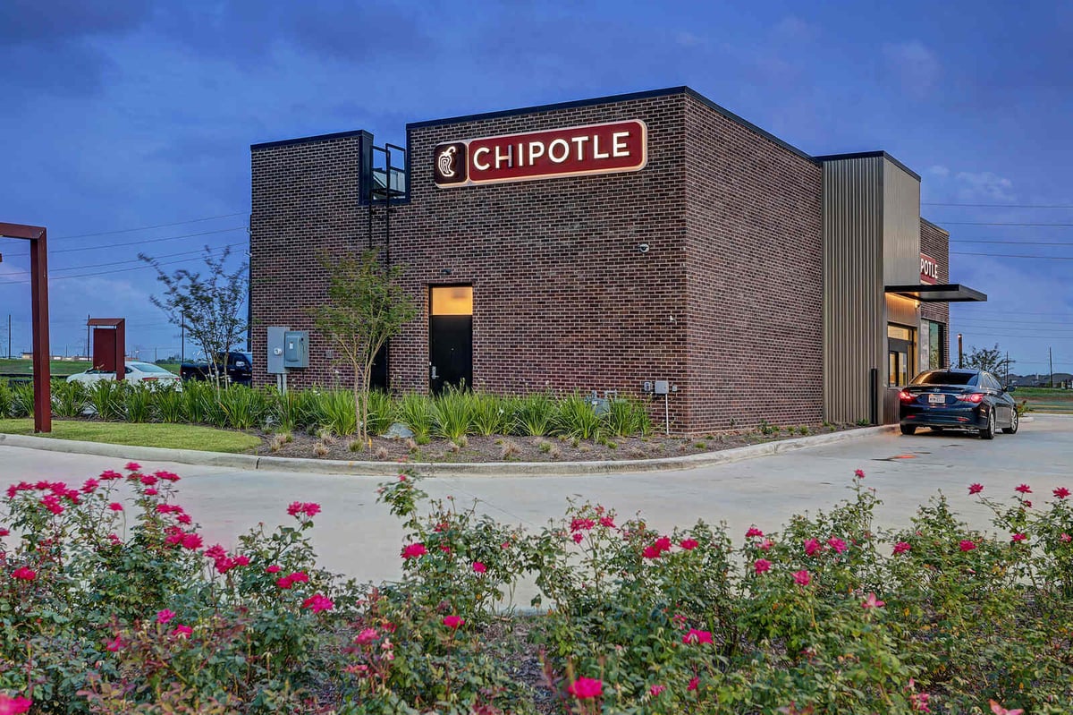 Back entrance and landscaped drive-through of a Chipotle in Houston, TX, renovated by GSD Construction