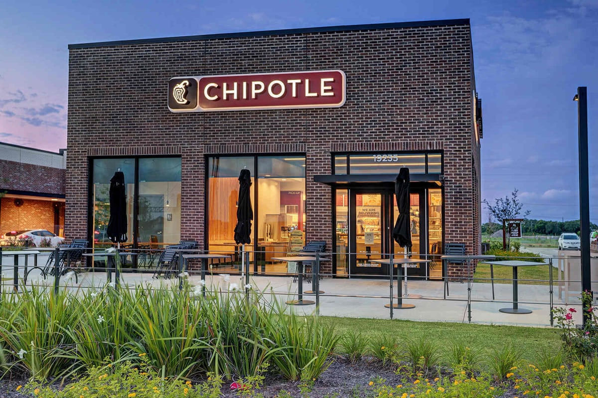 Exterior of a newly renovated Chipotle restaurant in Houston, TX, showcasing GSD Construction’s commercial renovation expertise