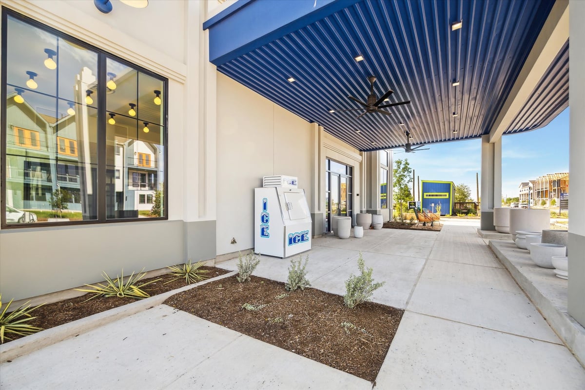 The filling station Front patio